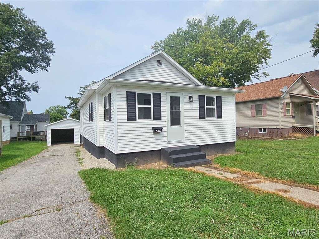 Property Photo: 658 Eccles Street IL 62049