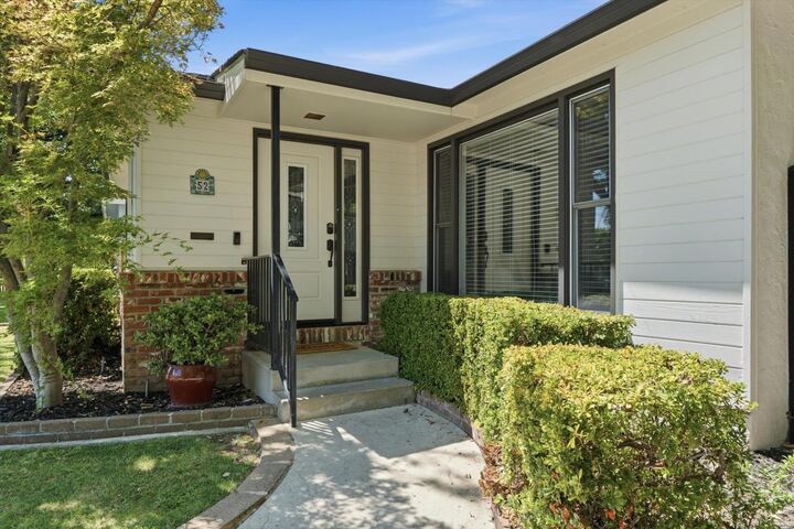 Property Photo:  52 Coloma Way  CA 95819 