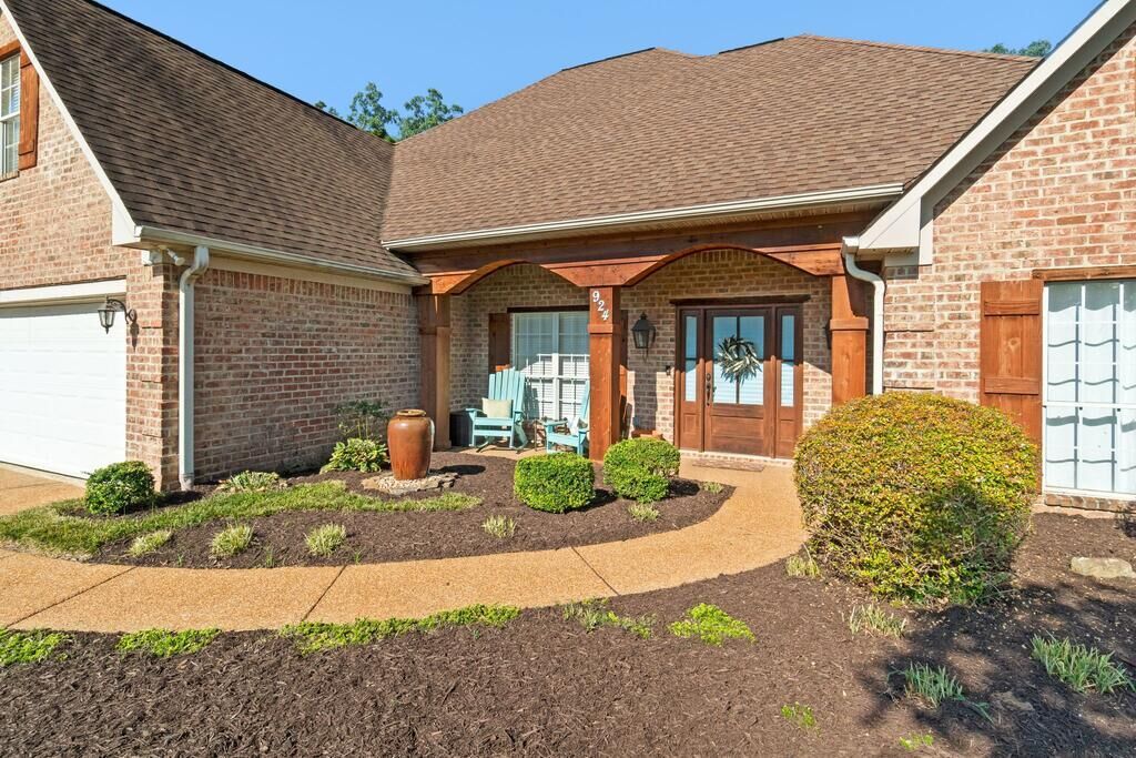 Property Photo: 924 Bonnie Blue Drive MS 38655