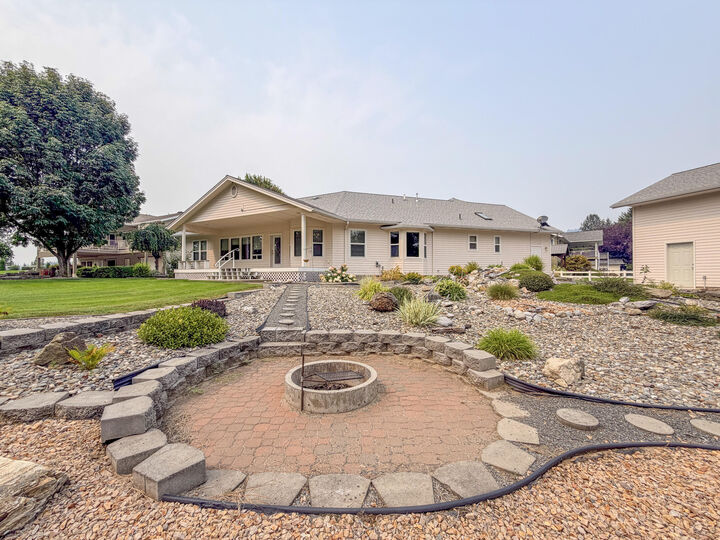Property Photo: 1555 S Meyers St WA 99141