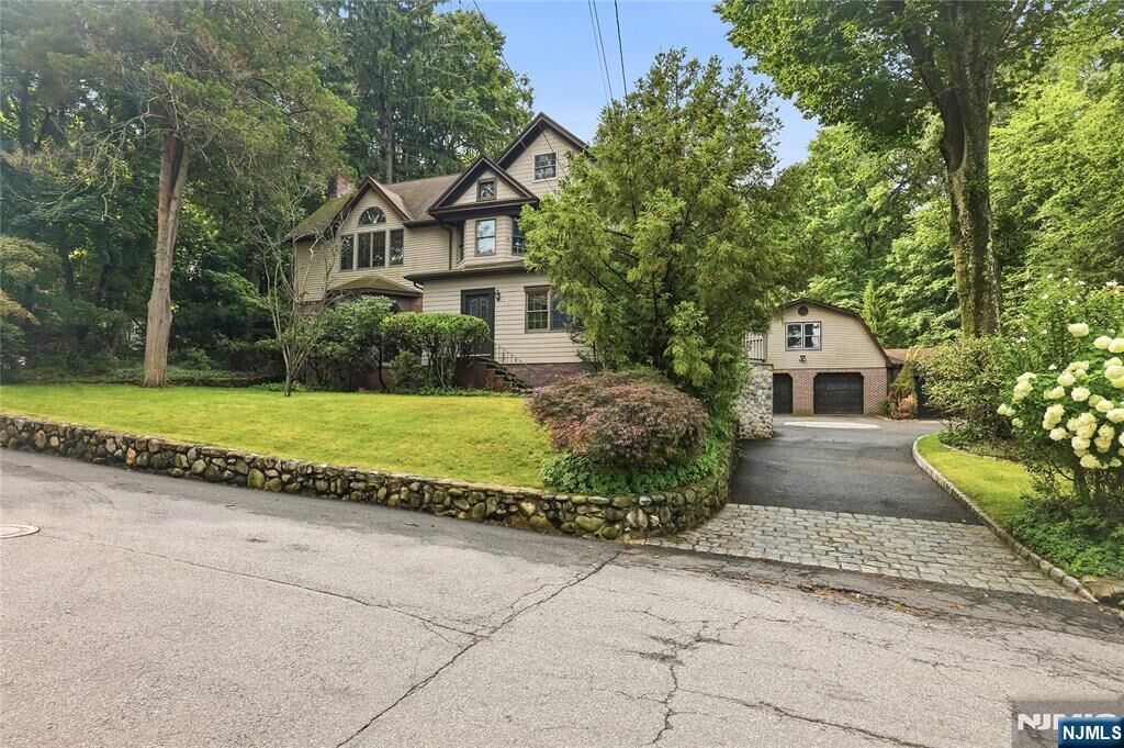 Property Photo:  41 Crest Road  NJ 07642 