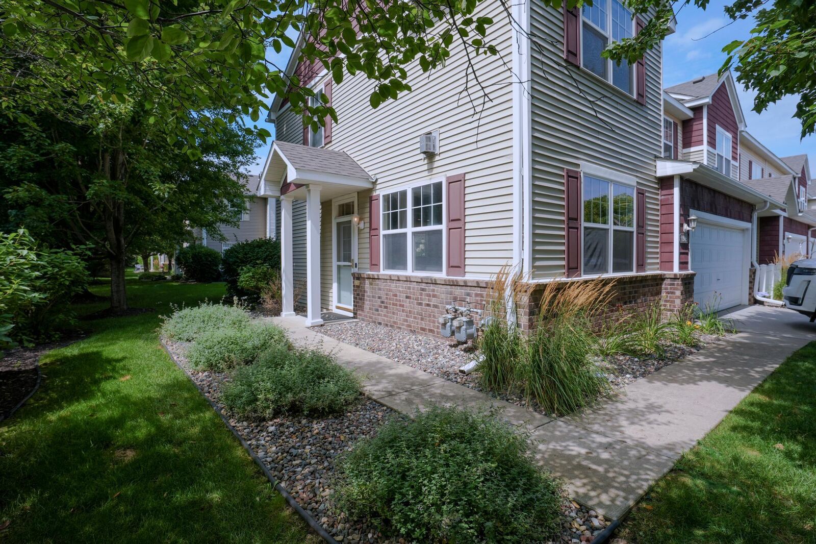 Property Photo:  1919 Sierra Drive 1401  MN 55033 