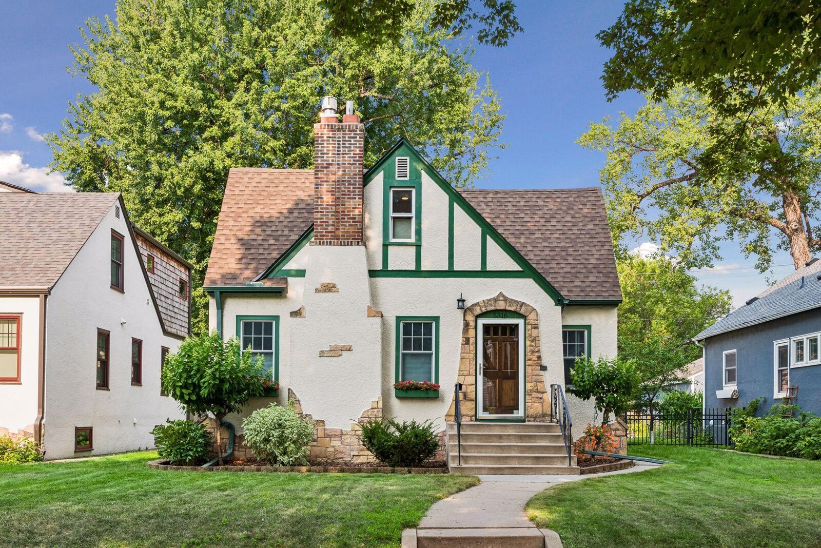 Property Photo:  5316 Elliot Avenue  MN 55417 