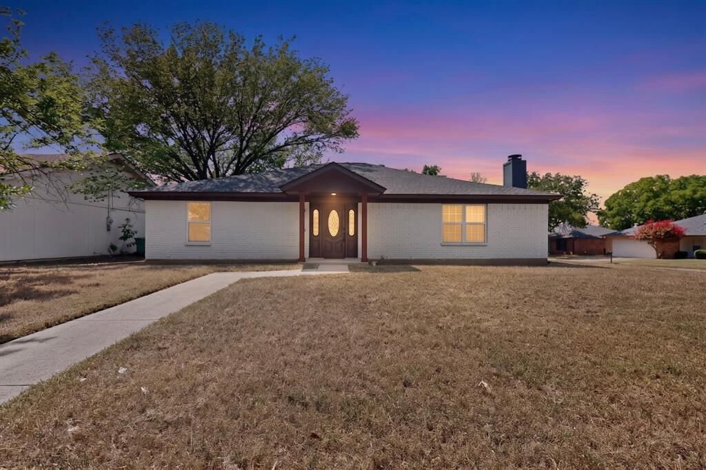 Property Photo: 6000 Cool Springs Drive TX 76001