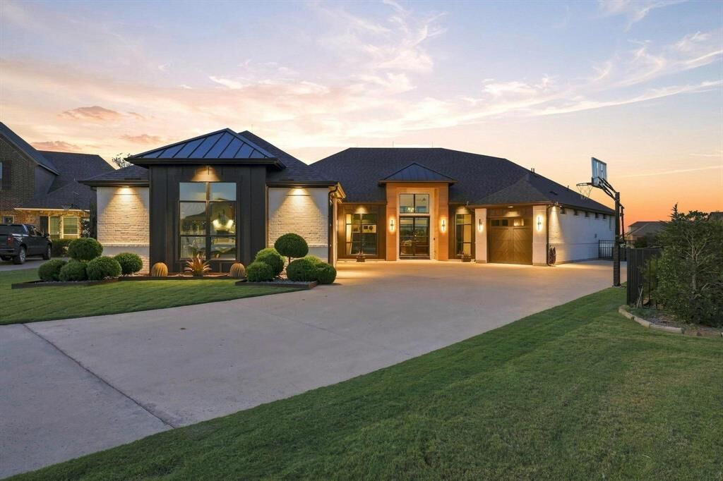 Property Photo:  1604 Covered Bridge Court  TX 75058 