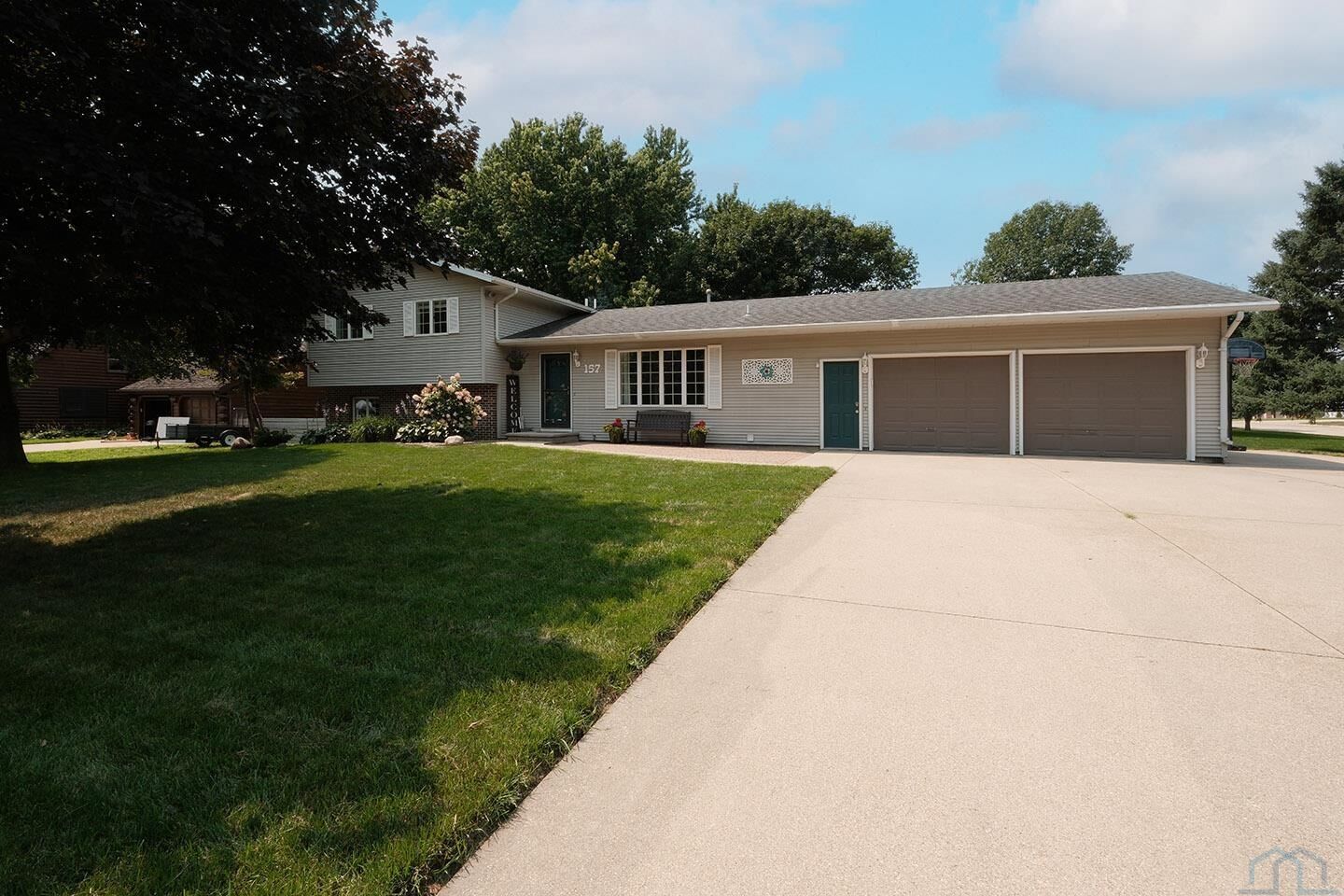 Property Photo: 157 12th Avenue NE IA 51250