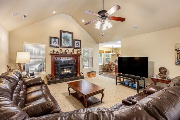 Property Photo:  1 Kincardine Lane  AR 72715 