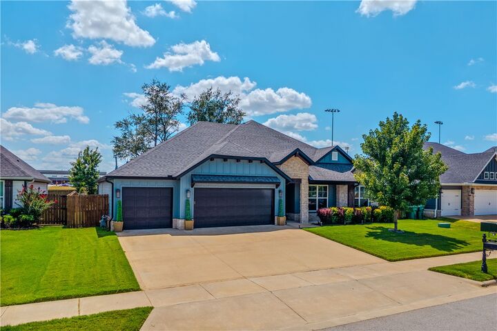 Property Photo:  1031 Red Maple Street  AR 72719 