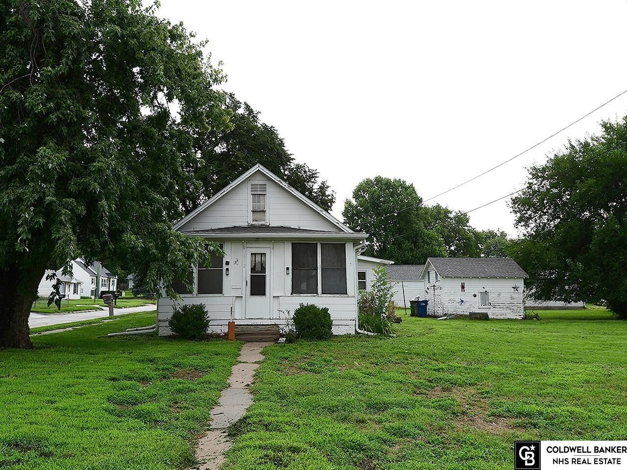 Property Photo: 612 W 24th Avenue NE 68005