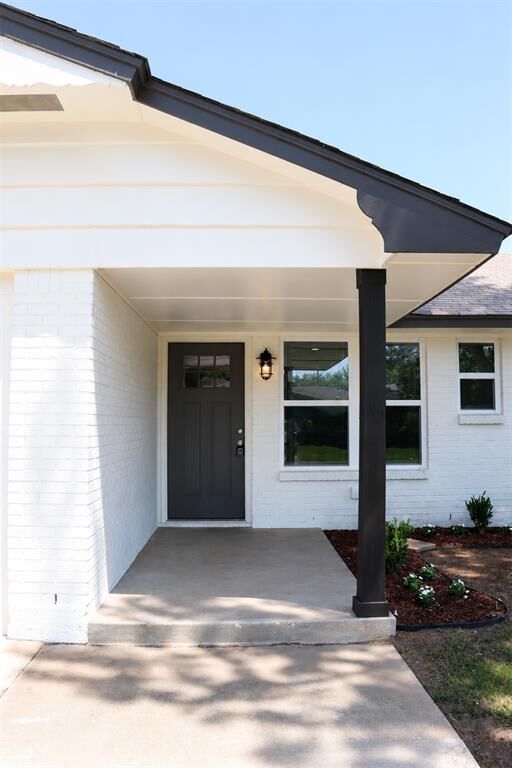 Property Photo:  927 SW 2nd Street  OK 73160 