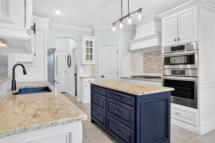 Property Photo:  800 Tacoma Bridge Court  OK 73034 
