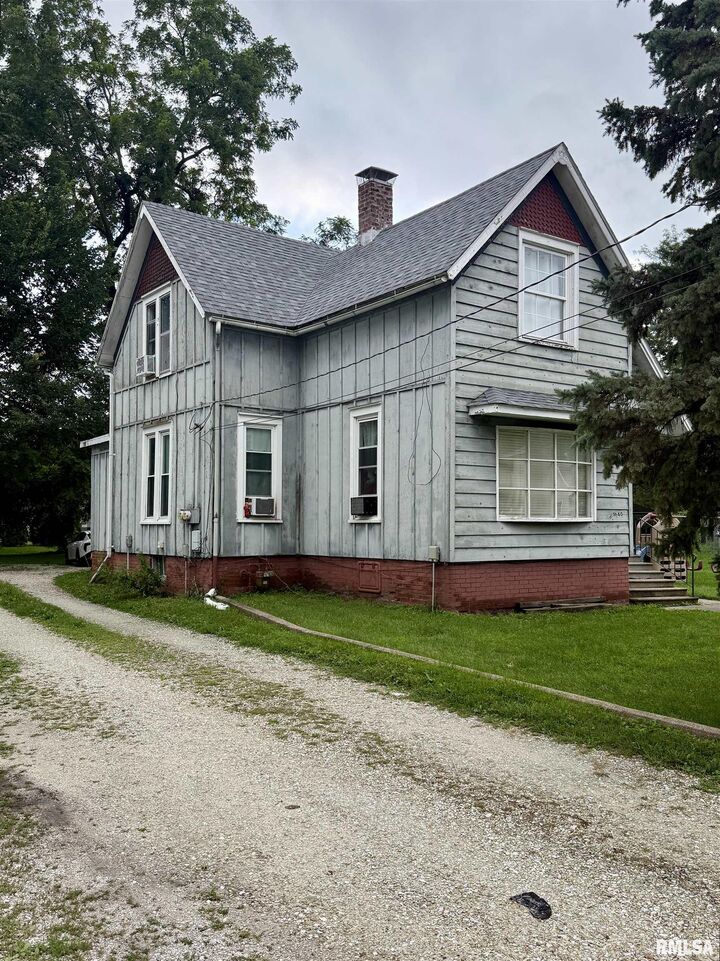Property Photo: 1040 E Berrien Street IL 61401