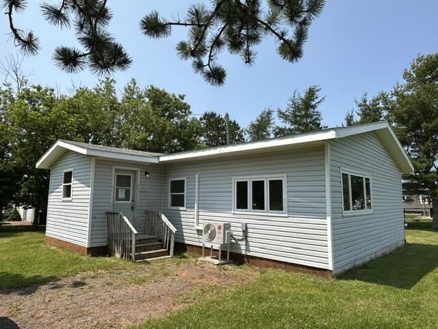 Property Photo: 733 Cardinal PE C1N 4X5