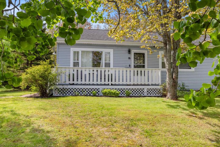 Property Photo:  16 Oak Drive  PE C1A 6T5 