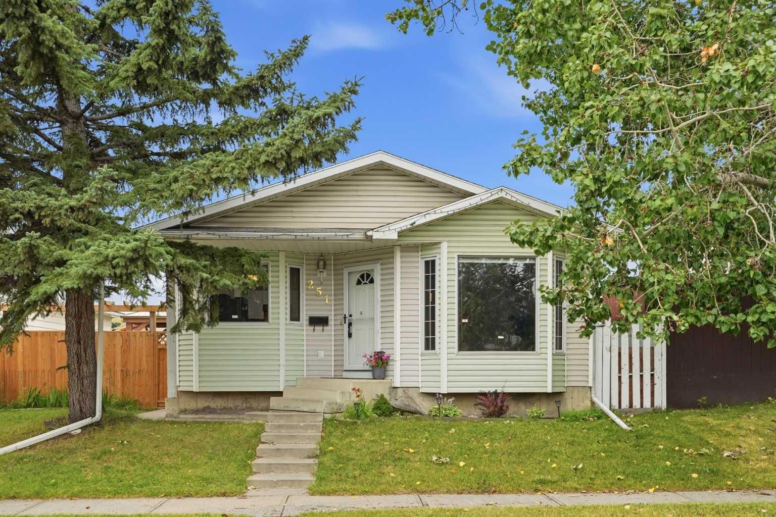 Property Photo: 251 Erin Woods Drive SE AB T2Z 2V8