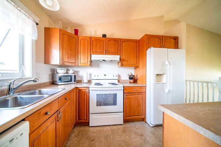 Property Photo:  2521 11 Avenue  AB T9W 1W2 