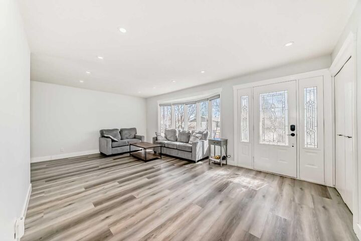 Property Photo:  204 Whiteview Close NE  AB T1Y 1R3 