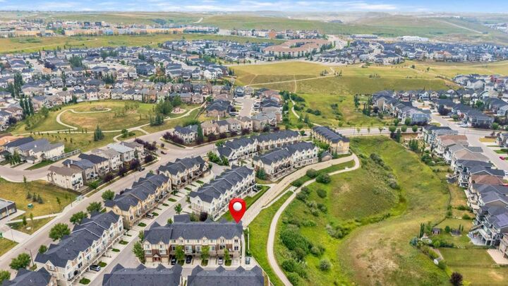 Property Photo:  119 Sherwood Lane NW  AB T2R 0V3 