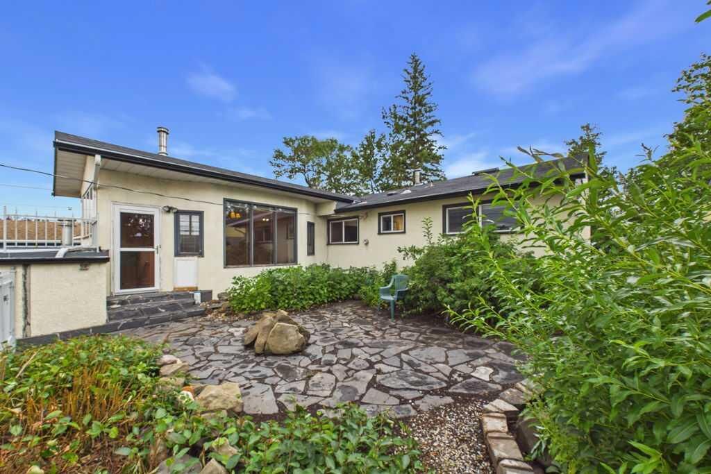 Property Photo:  28 Franklin Drive SE  AB T2H 0T9 