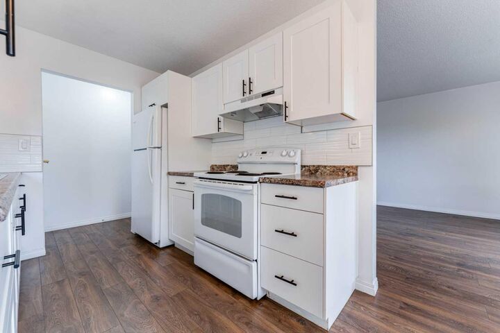 Property Photo:  2906 Doverville Crescent SE  AB T2B 1T0 