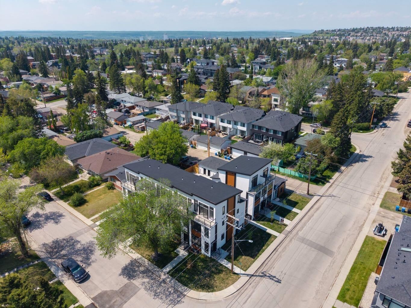 Property Photo: 4303 30 Avenue SW AB T3E 0T5
