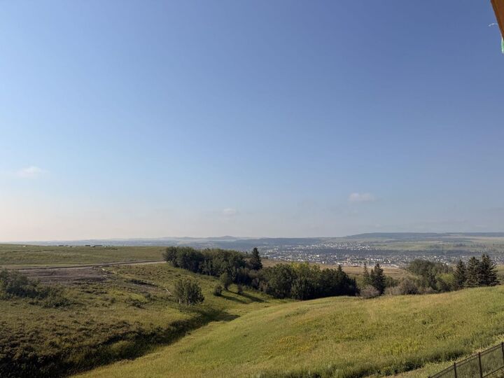 Property Photo: 132 Heritage Ridge AB T4C 3L1