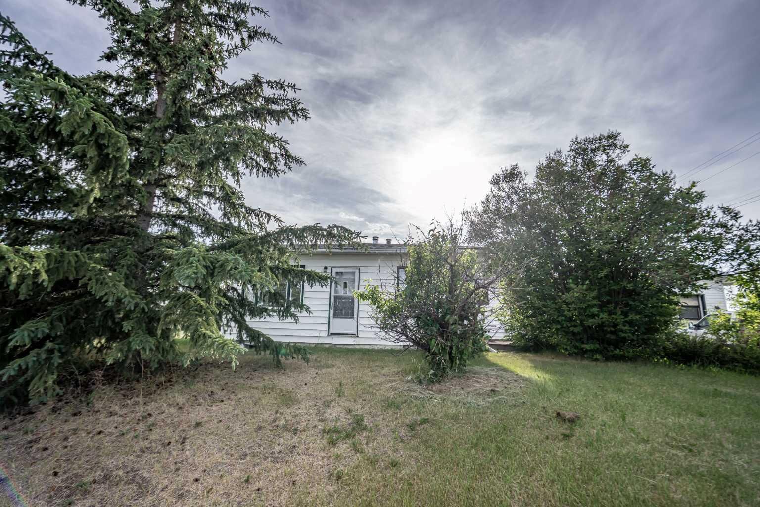 Property Photo: 9702 100 Ave AB T0H 2R0