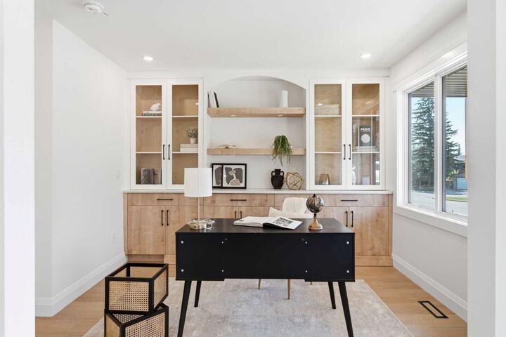 Property Photo:  3375 Breton Close NW  AB T2L 1X3 