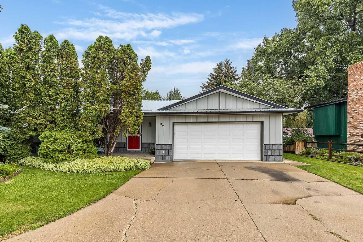Property Photo:  30 Noble Court SW  AB T1A 4A3 