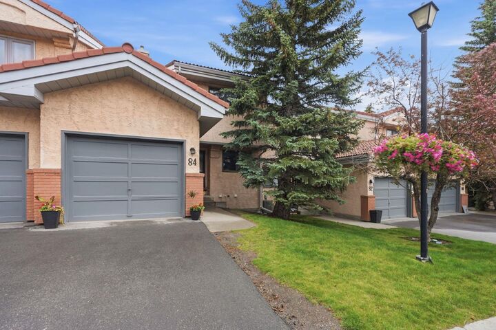 Property Photo:  5810 Patina Drive SW 84  AB T3H 2Y6 