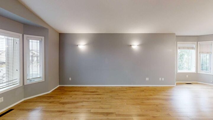 Property Photo: 802 Aberdeen Place W AB T1J 0N1