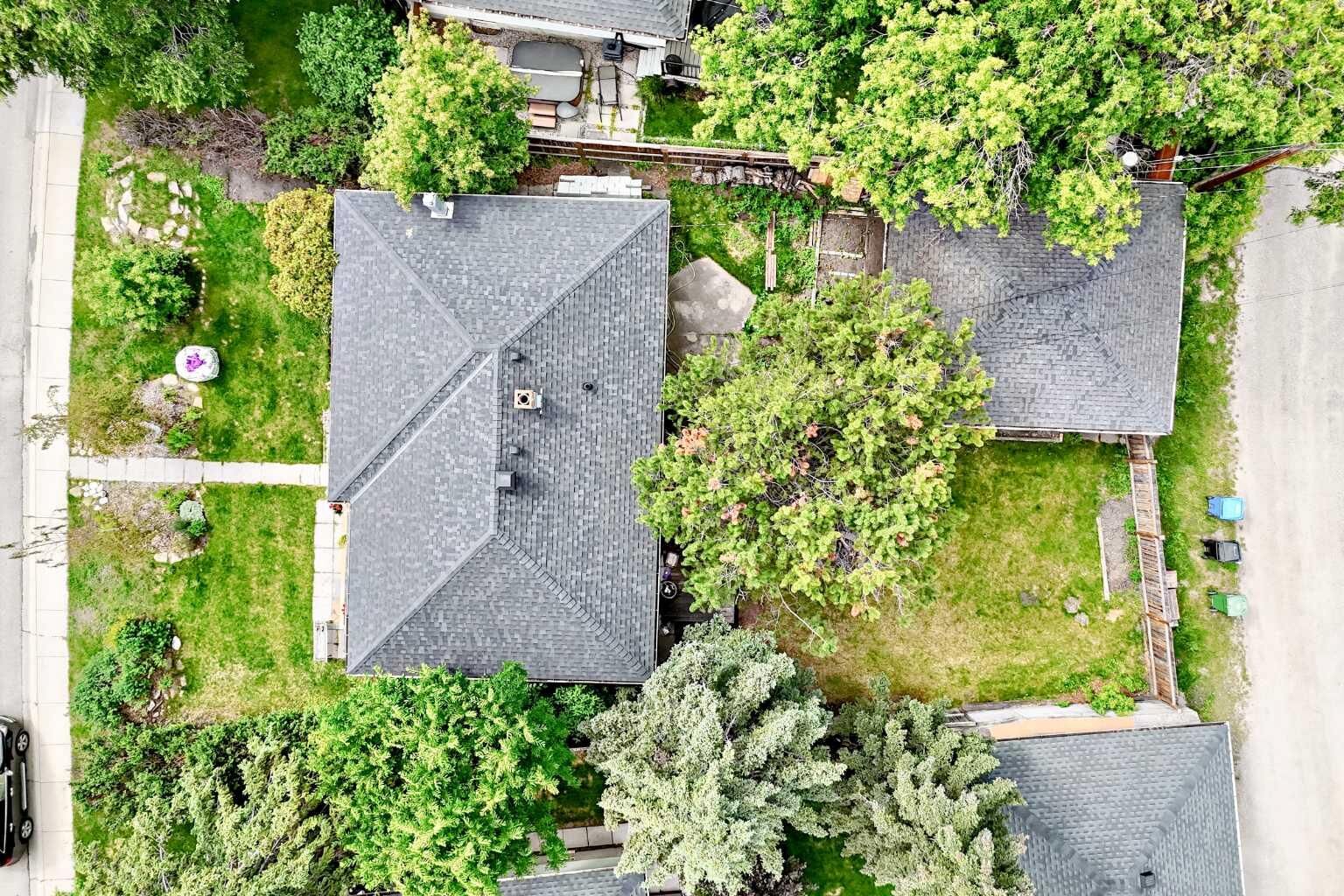 Property Photo: 4832 Worcester Drive SW AB T3C 3L6
