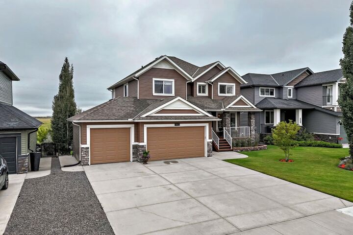Property Photo: 511 Boulder Creek Drive SE AB T0J 1X3