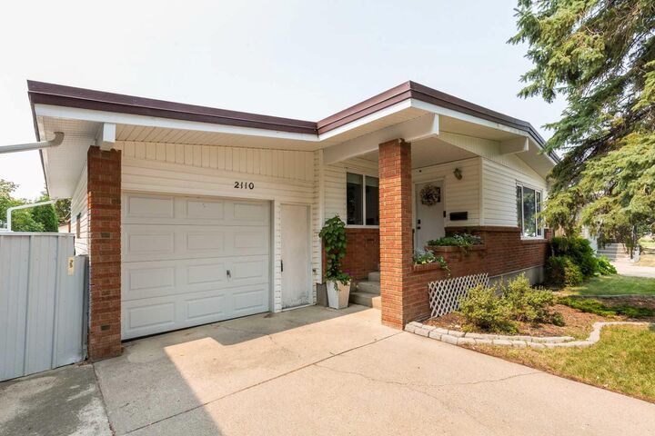Property Photo:  2110 36 Street S  AB T1K 3T6 
