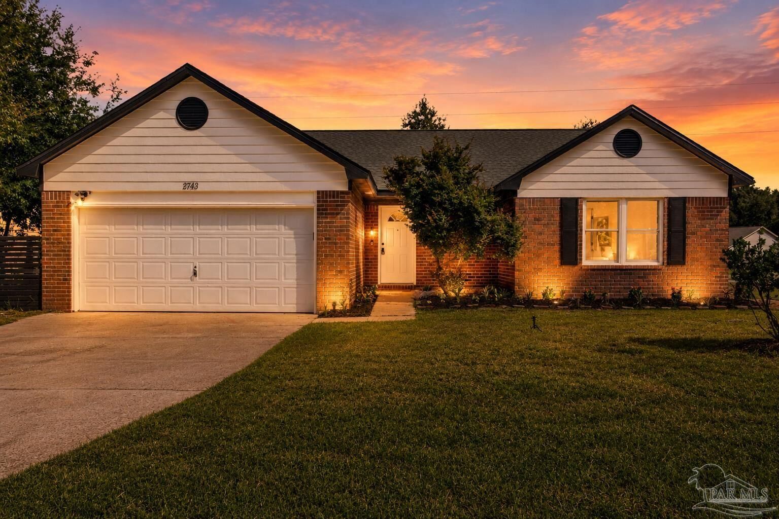 Property Photo:  2743 Summertree Ln  FL 32563 