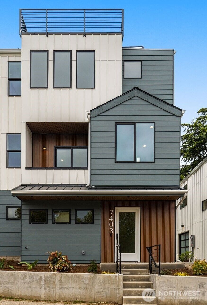 Property Photo: 7403 Dayton Avenue N WA 98103