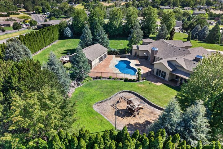 Property Photo:  93006 E Chelsea Road  WA 99338 