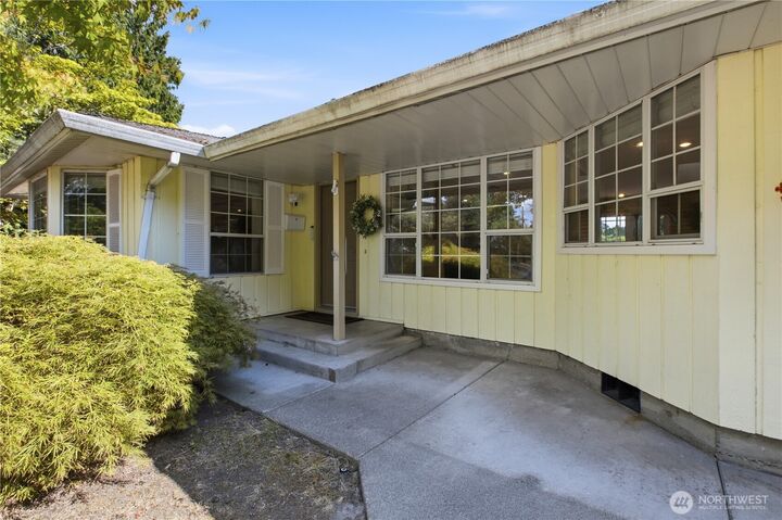 Property Photo:  1708  5th Street NE  WA 98002 