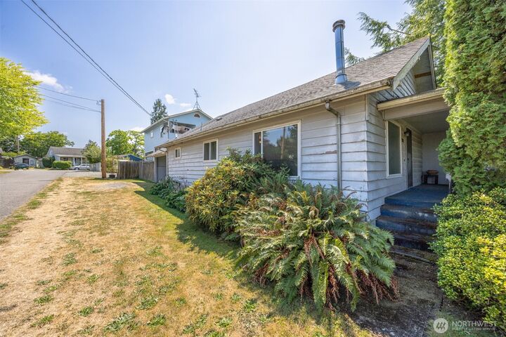 Property Photo:  202 S 7th Street  WA 98274 