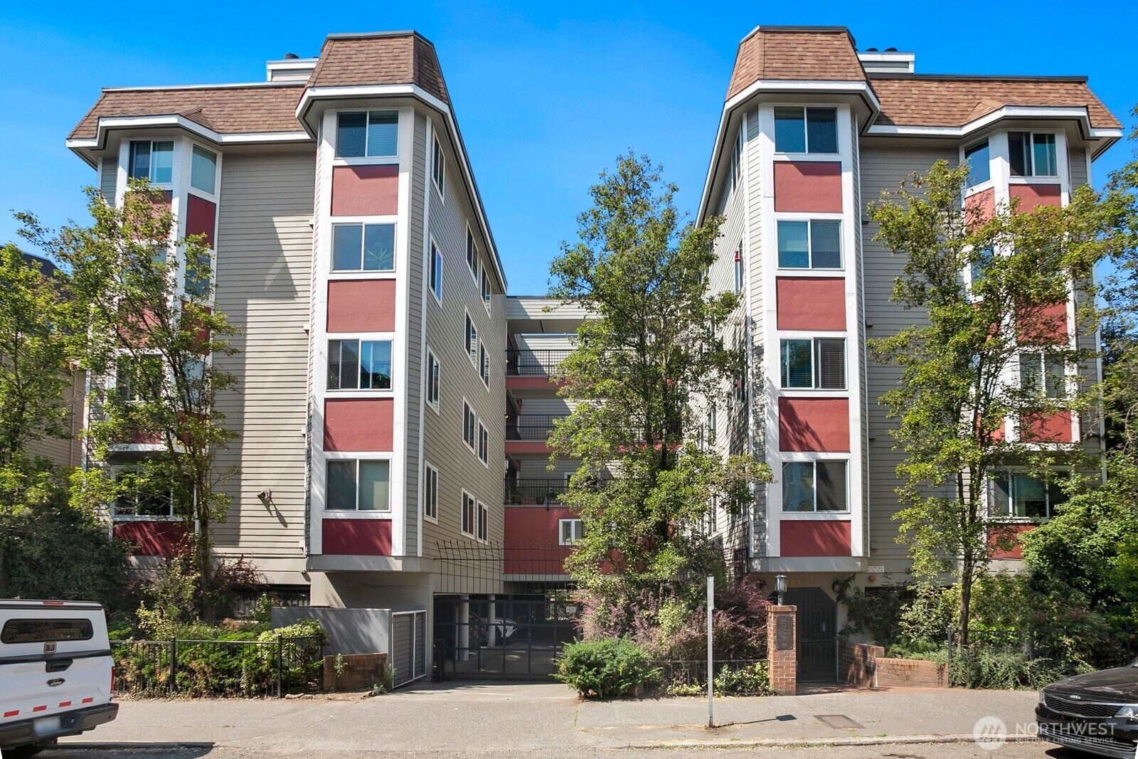 Property Photo: 1617 Summit Avenue 42 WA 98122