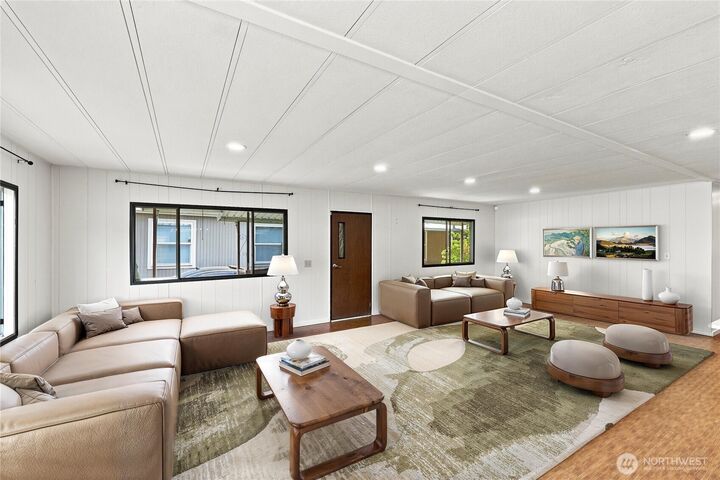 Property Photo: 18425 NE 95th Street 179 WA 98052