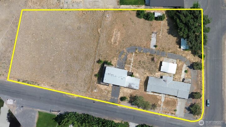 Property Photo: 4033 Shorecrest Drive NE WA 98837