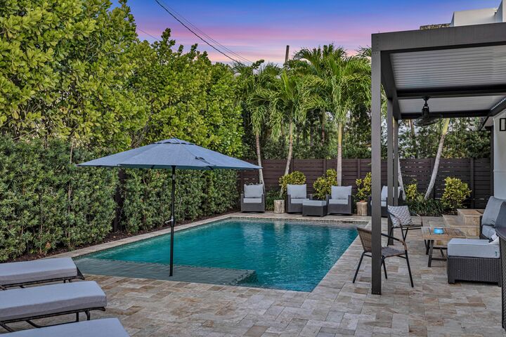 Property Photo:  748 NE 17th Way  FL 33304 