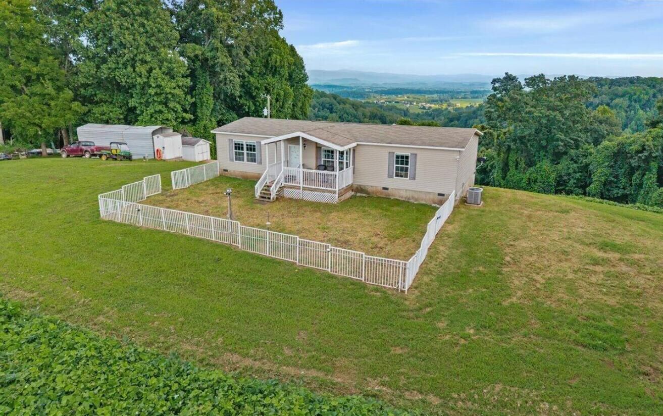 Property Photo:  