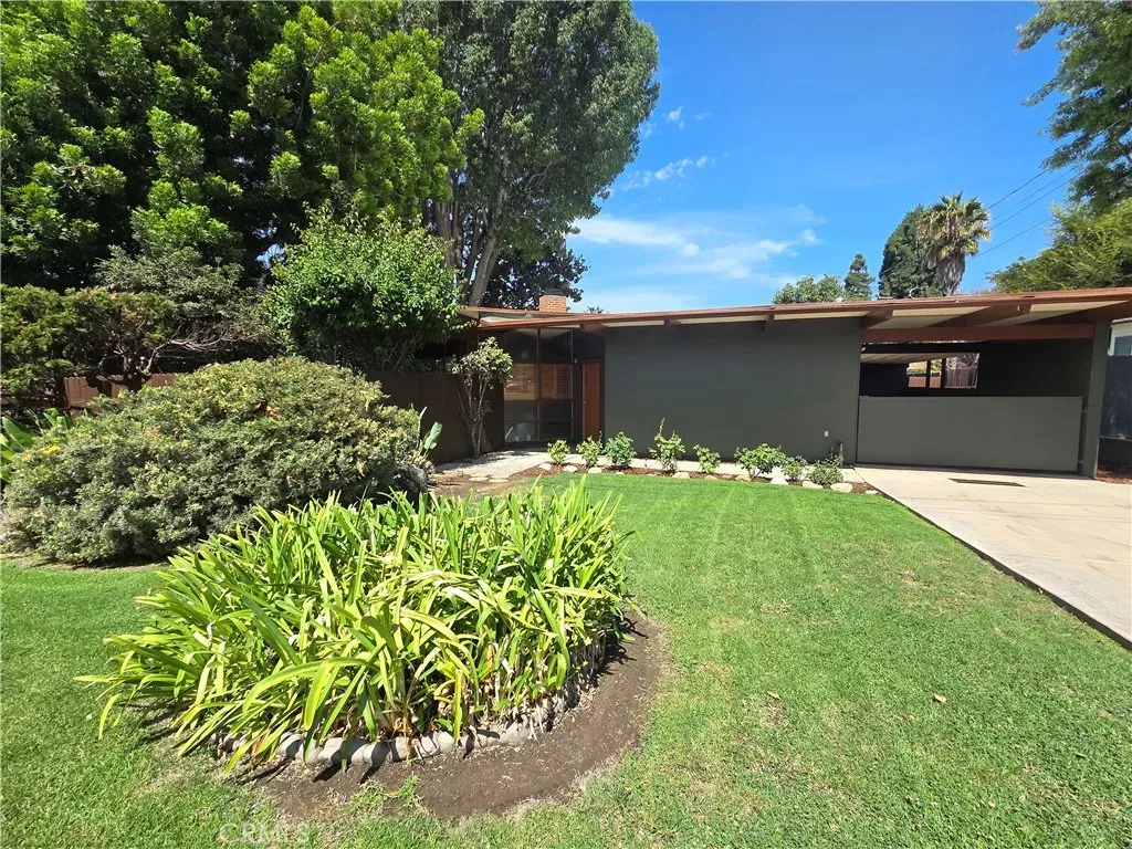 Property Photo:  8649 Davista  CA 90605 