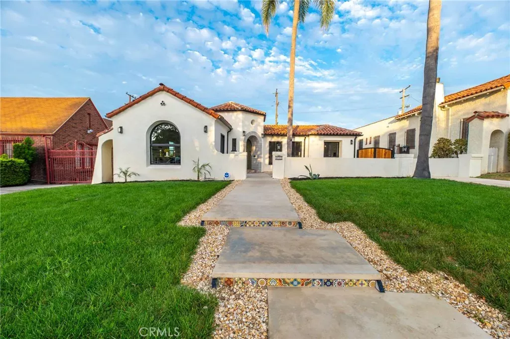 Property Photo:  4832 S Victoria  CA 90043 
