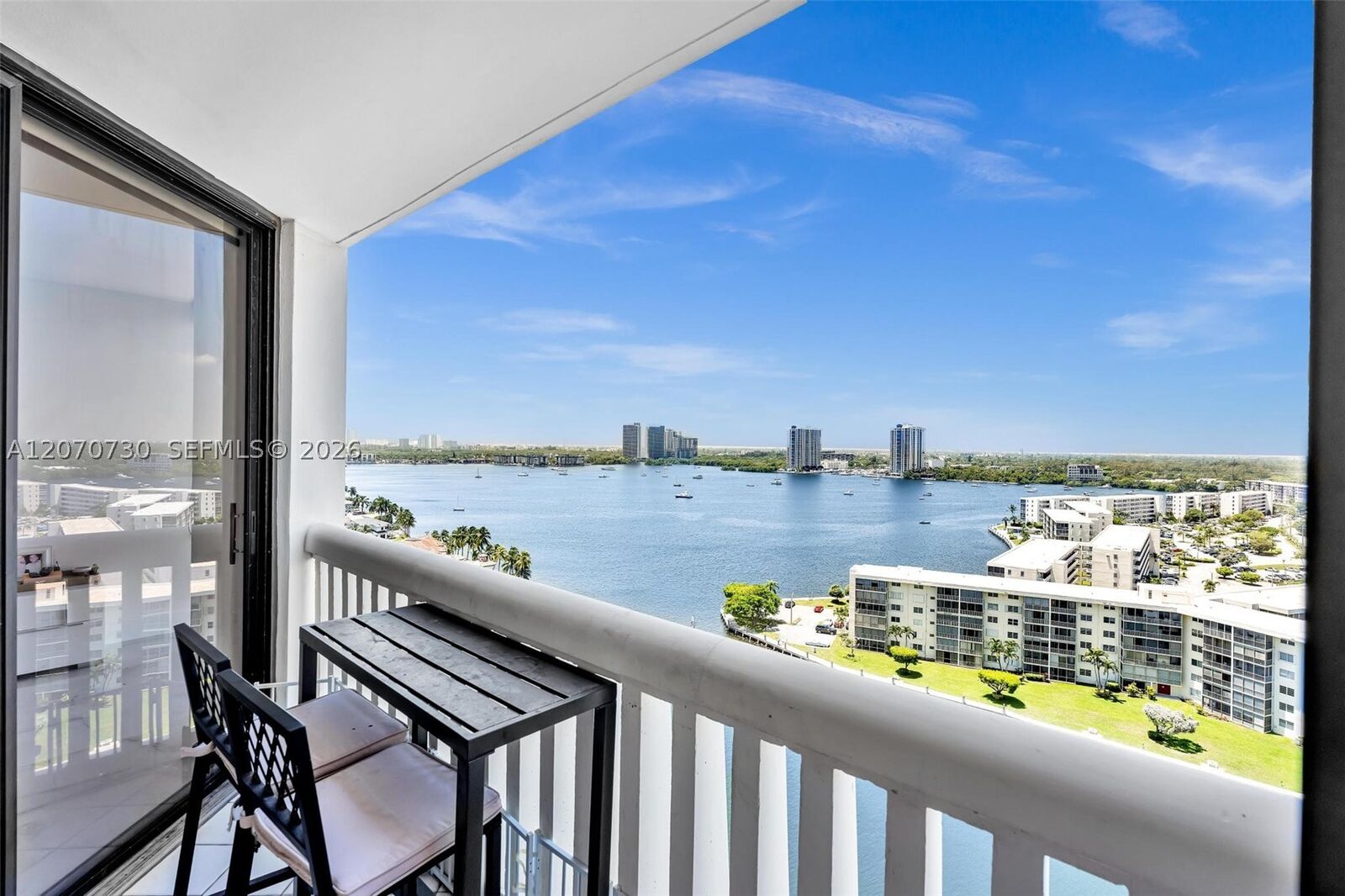 Property Photo: 1000 W Island Blvd 1710 FL 33160