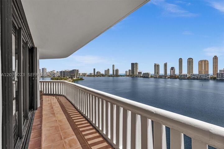 Property Photo: 3000 Island Blvd 1106 FL 33160