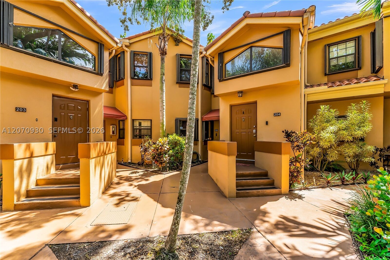 Property Photo:  15563 N Miami Lakeway N 204  FL 33014 