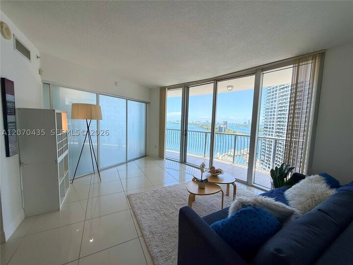 Property Photo: 1750 N Bayshore Dr 2202 FL 33132